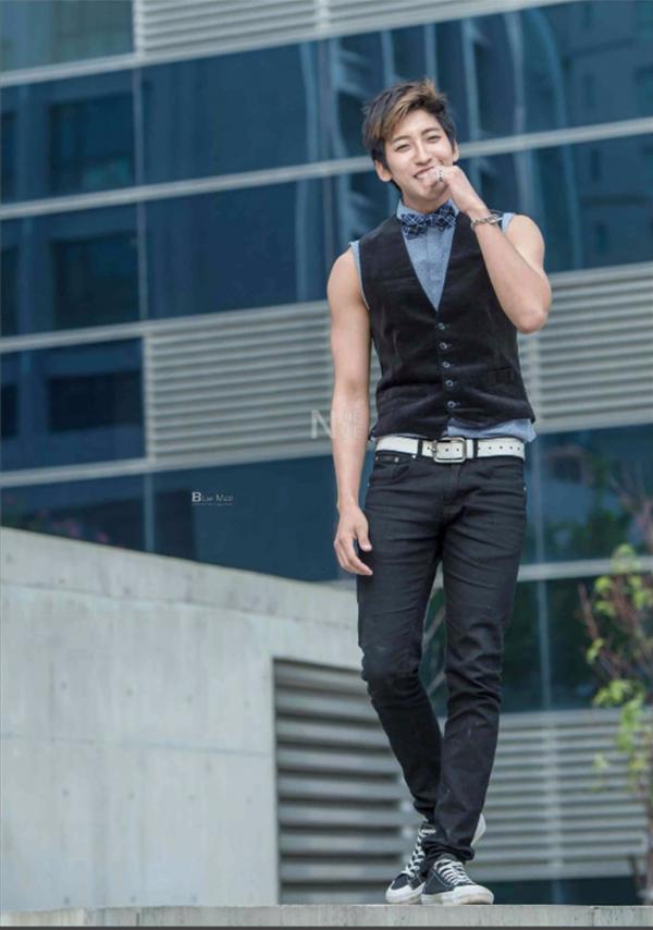 Whoseman-4-明星教練男丁格爾-芬達-全裸非全見寫真書